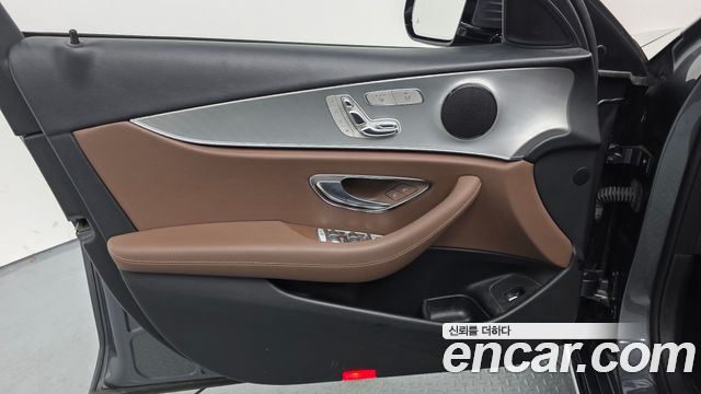 Mercedes-Benz E-Class E200 Avantgarde