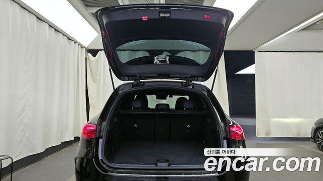 Mercedes-Benz GLC-Class GLC300 4MATIC AMG Line