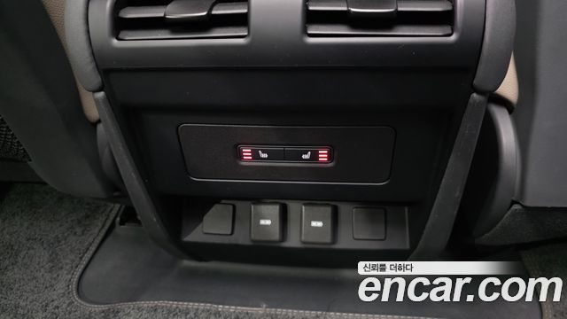 Land Rover Defender 90 D250 SE