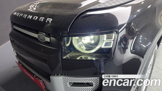 Land Rover Defender 90 D250 SE