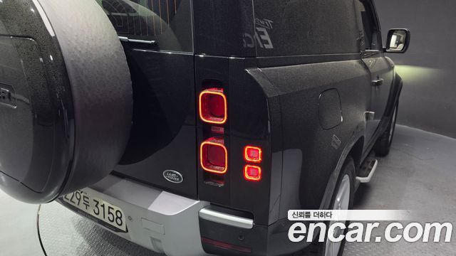 Land Rover Defender 90 D250 SE