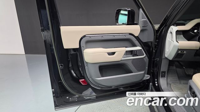 Land Rover Defender 90 D250 SE