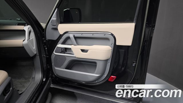 Land Rover Defender 90 D250 SE