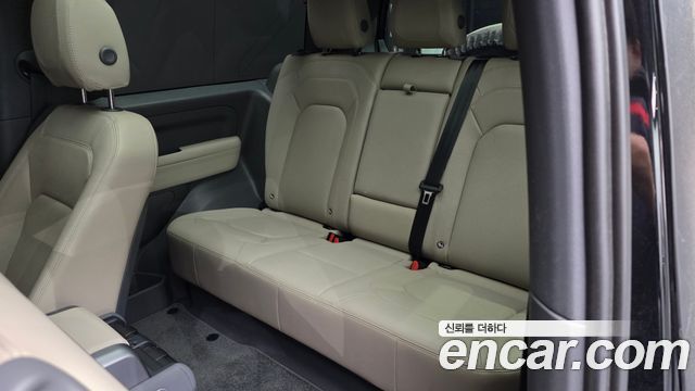 Land Rover Defender 90 D250 SE