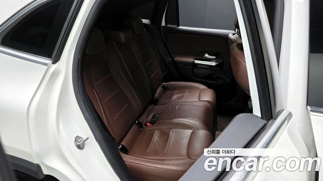 Mercedes-Benz GLA-Class GLA250 4MATIC