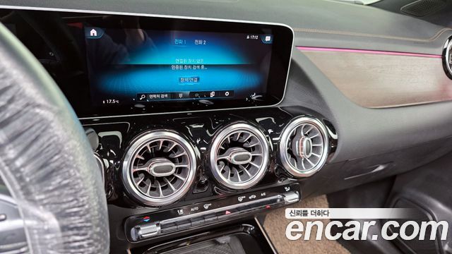 Mercedes-Benz GLA-Class GLA250 4MATIC