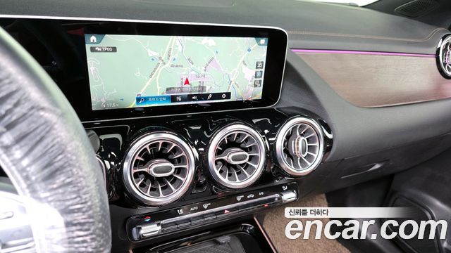 Mercedes-Benz GLA-Class GLA250 4MATIC