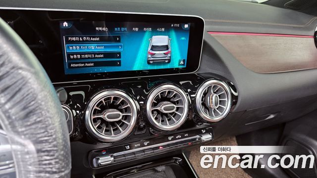 Mercedes-Benz GLA-Class GLA250 4MATIC