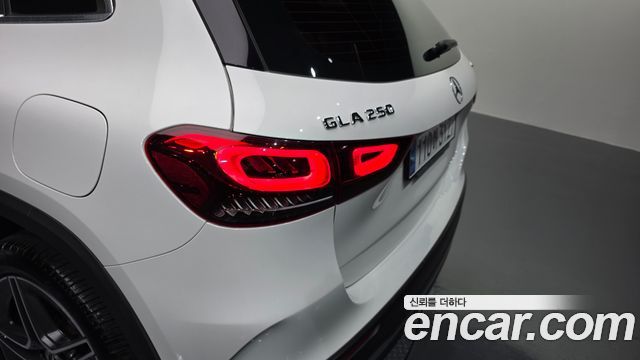 Mercedes-Benz GLA-Class GLA250 4MATIC