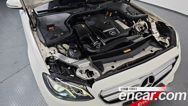 Mercedes-Benz E-Class E200 Avantgarde