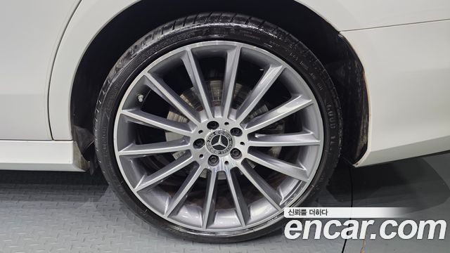 Mercedes-Benz E-Class E350 4MATIC AMG Line