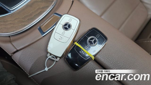 Mercedes-Benz E-Class E300e 4MATIC Exclusive