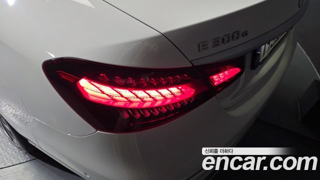 Mercedes-Benz E-Class E300e 4MATIC Exclusive