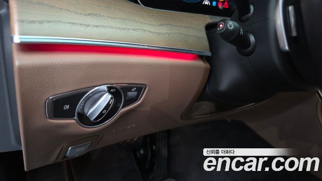 Mercedes-Benz E-Class E300e 4MATIC Exclusive