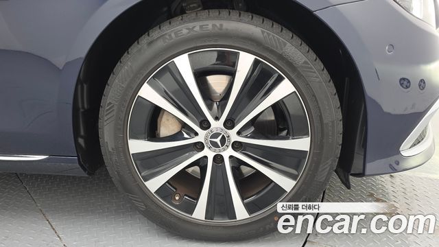 Mercedes-Benz E-Class E300e 4MATIC Exclusive