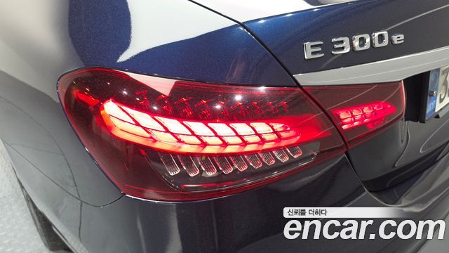 Mercedes-Benz E-Class E300e 4MATIC Exclusive