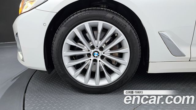 BMW 5-Series 530i Luxury