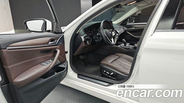 BMW 5-Series 530i Luxury