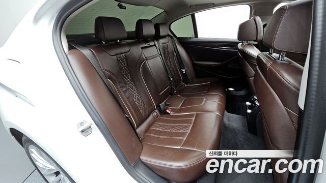 BMW 5-Series 530i Luxury