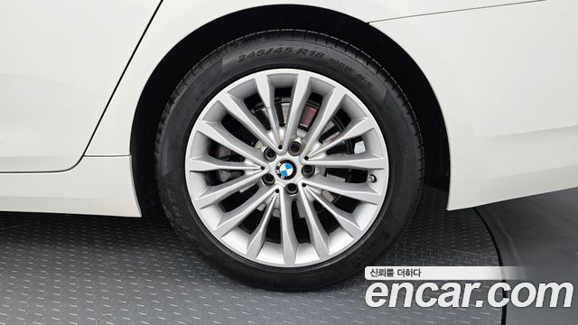 BMW 5-Series 530i Luxury