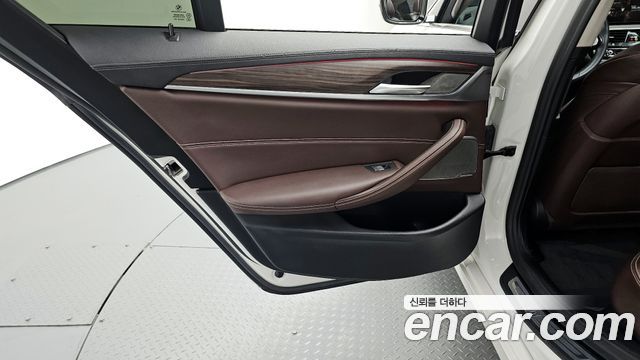 BMW 5-Series 530i Luxury