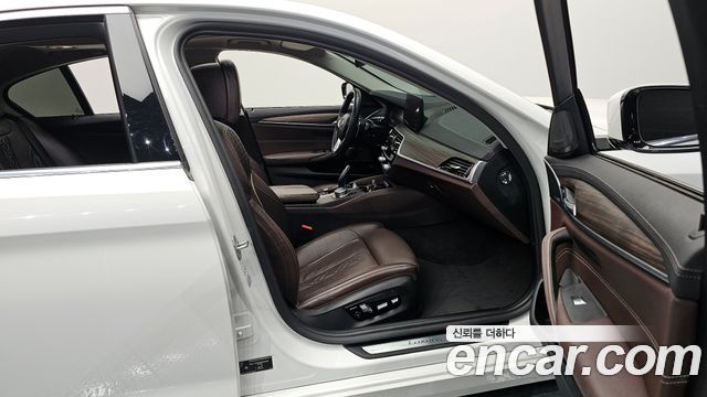 BMW 5-Series 530i Luxury