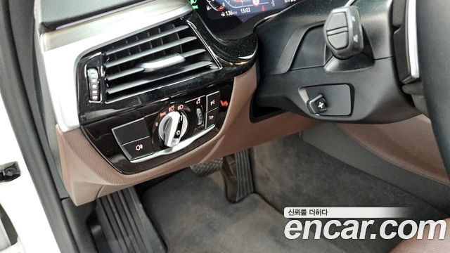 BMW 5-Series 530i Luxury