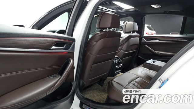 BMW 5-Series 520d xDrive M Sport Package Plus