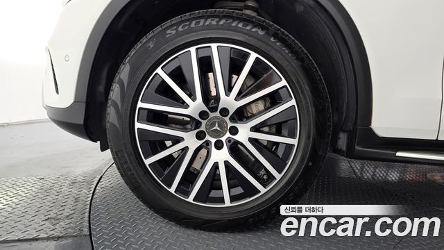 Mercedes-Benz GLC-Class GLC300e 4MATIC