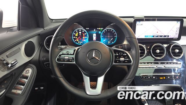 Mercedes-Benz GLC-Class GLC300e 4MATIC