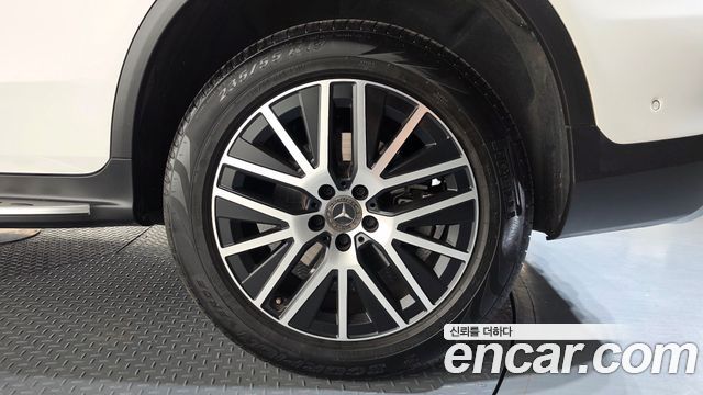 Mercedes-Benz GLC-Class GLC300e 4MATIC