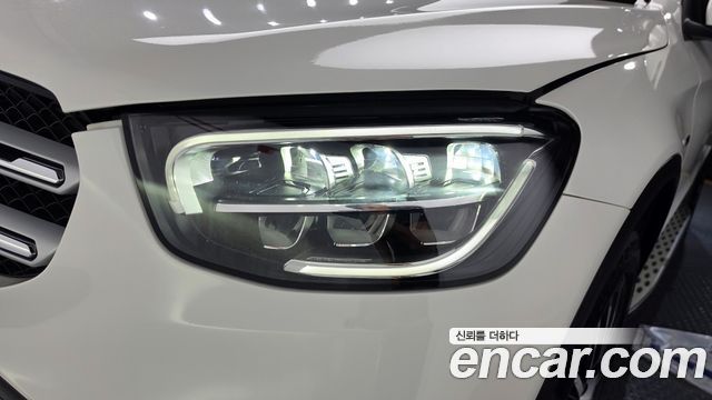 Mercedes-Benz GLC-Class GLC300e 4MATIC