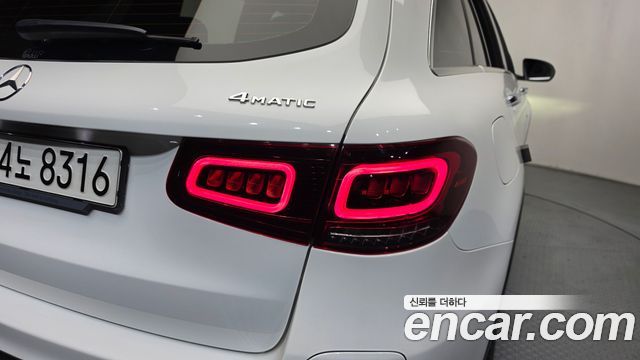 Mercedes-Benz GLC-Class GLC300e 4MATIC