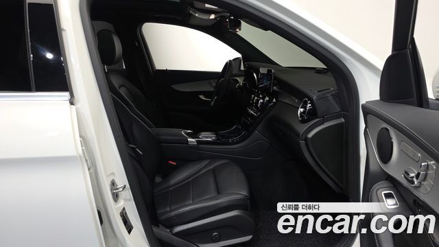 Mercedes-Benz GLC-Class GLC300e 4MATIC