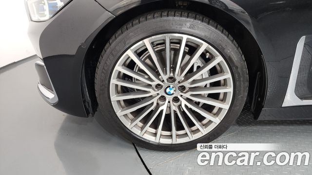 BMW 7-Series 740i Design Pure Excellence