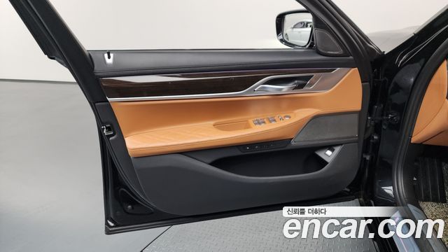 BMW 7-Series 740i Design Pure Excellence
