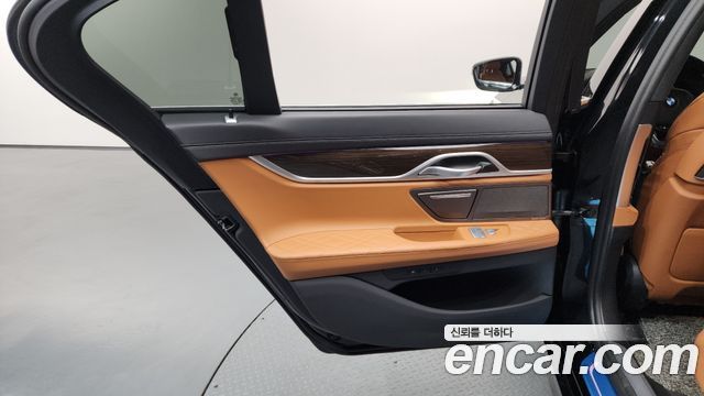 BMW 7-Series 740i Design Pure Excellence