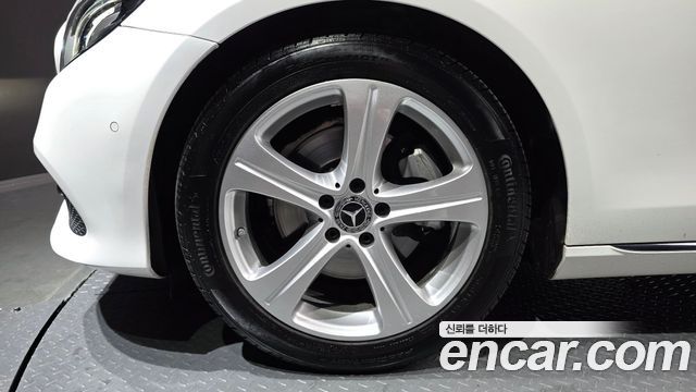 Mercedes-Benz E-Class E200 Avantgarde