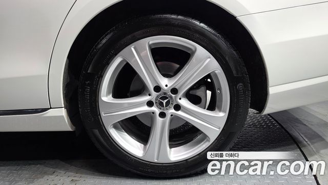 Mercedes-Benz E-Class E200 Avantgarde