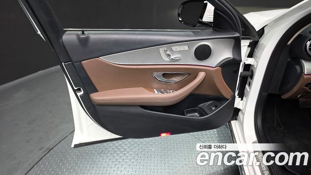 Mercedes-Benz E-Class E200 Avantgarde