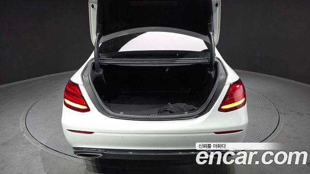 Mercedes-Benz E-Class E200 Avantgarde