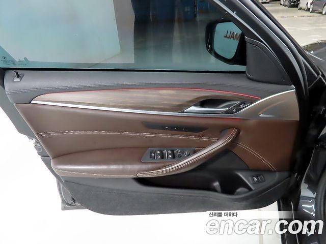 BMW 5-Series 530i xDrive Luxury Plus