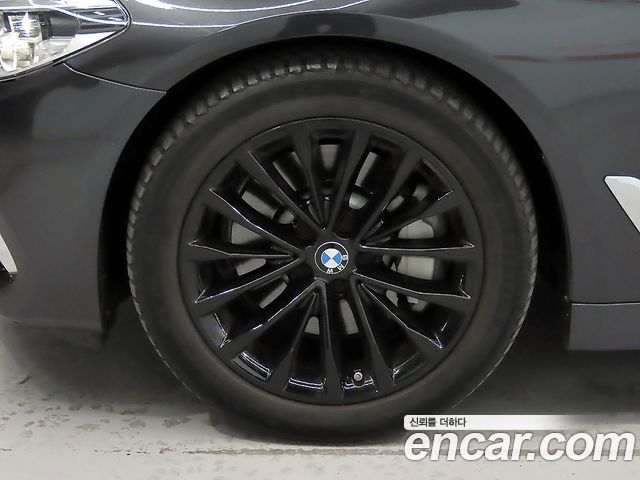 BMW 5-Series 530i xDrive Luxury Plus
