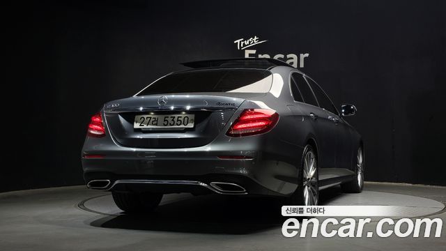 Mercedes-Benz E-Class E300 4MATIC AMG Line