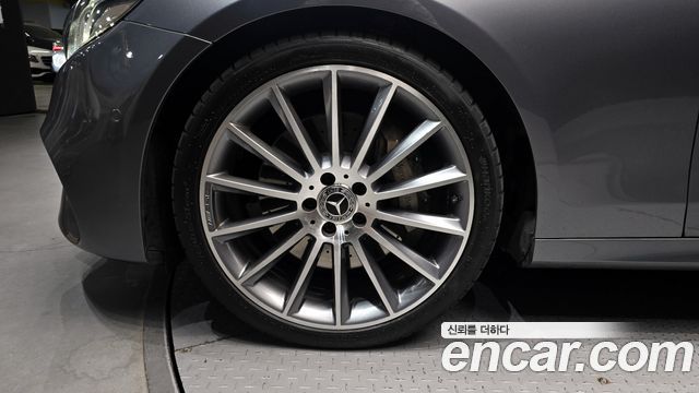 Mercedes-Benz E-Class E300 4MATIC AMG Line