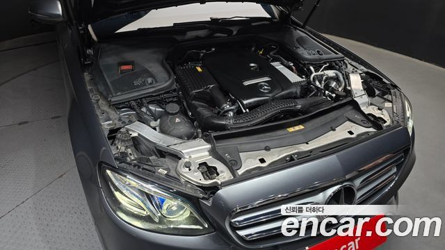 Mercedes-Benz E-Class E300 4MATIC AMG Line