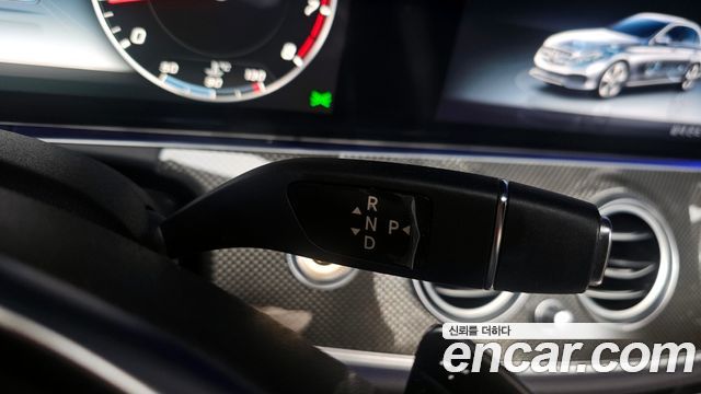 Mercedes-Benz E-Class E300 4MATIC AMG Line
