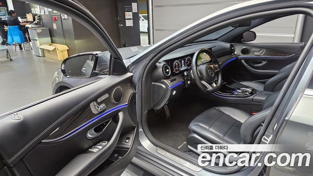 Mercedes-Benz E-Class E300 4MATIC AMG Line