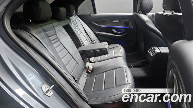 Mercedes-Benz E-Class E300 4MATIC AMG Line