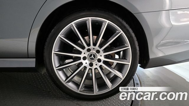 Mercedes-Benz E-Class E300 4MATIC AMG Line